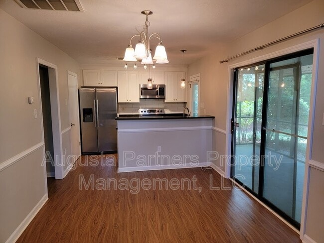 Building Photo - 2612 Fox Ct