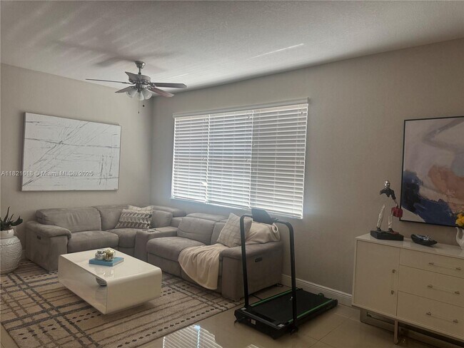 Foto del edificio - 798 NE 43rd St