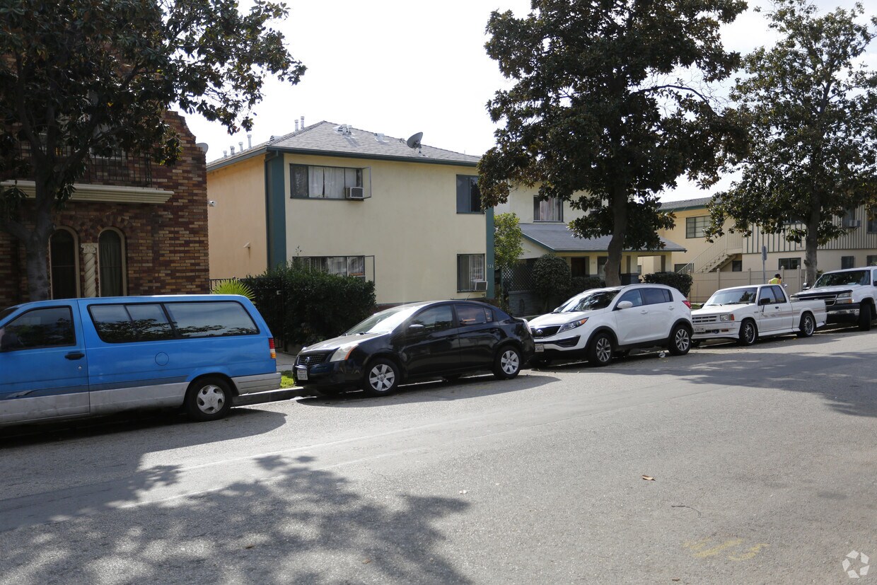 Foto del edificio - 126-128 W Elk Ave