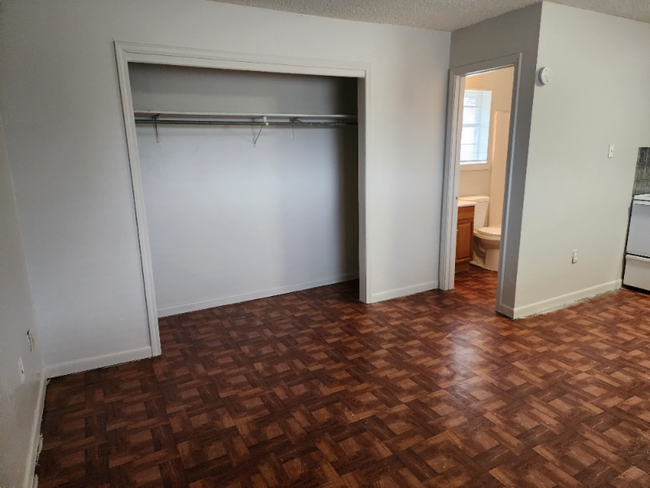 Building Photo - 4627 Tigerland Ave