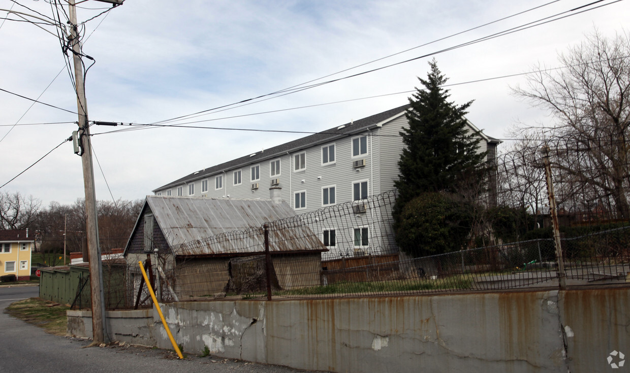 Building Photo - Weinberg House