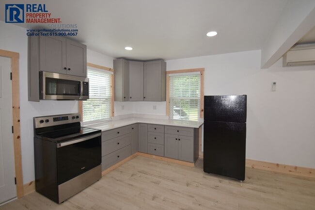 Building Photo - 2BD/1BA duplex-Walk to MTSU! Water & lawnc...