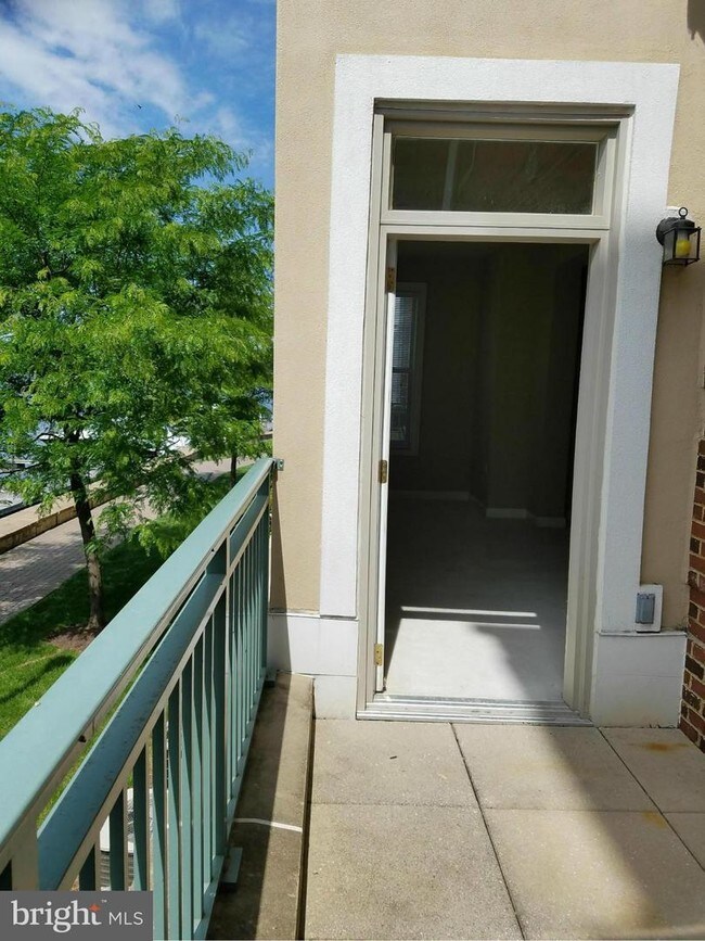 Foto del edificio - 500 Belmont Bay Dr