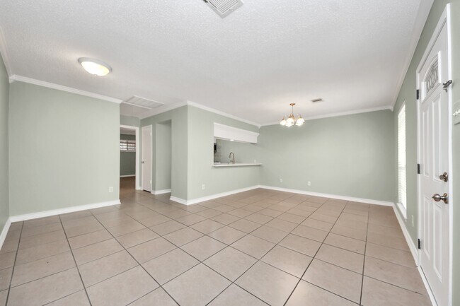 Foto del edificio - 44 W Tri Oaks Ln