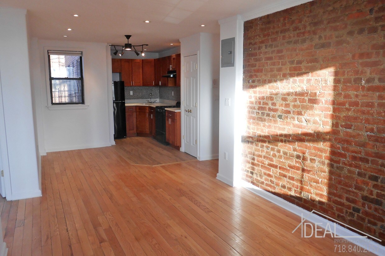 Primary Photo - 725 4th Avenue #R1RR