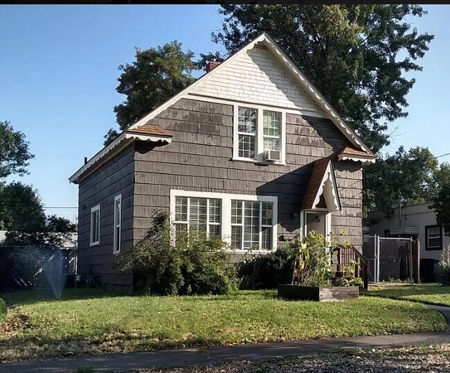 Building Photo - Two-Story, 3-bedroom home
