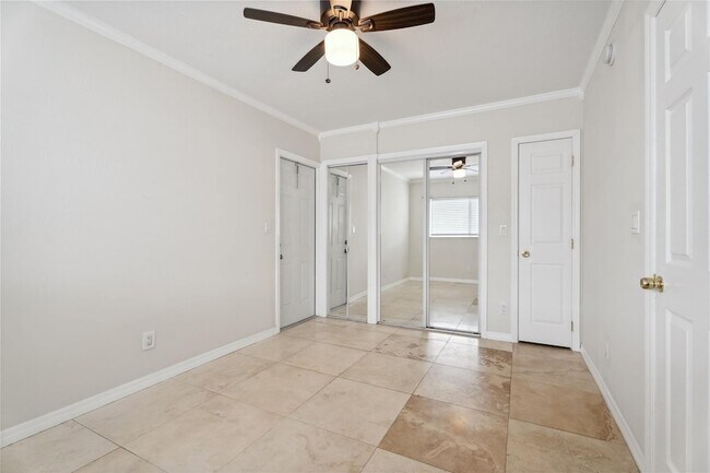 Foto del edificio - 1878 NE 46th St