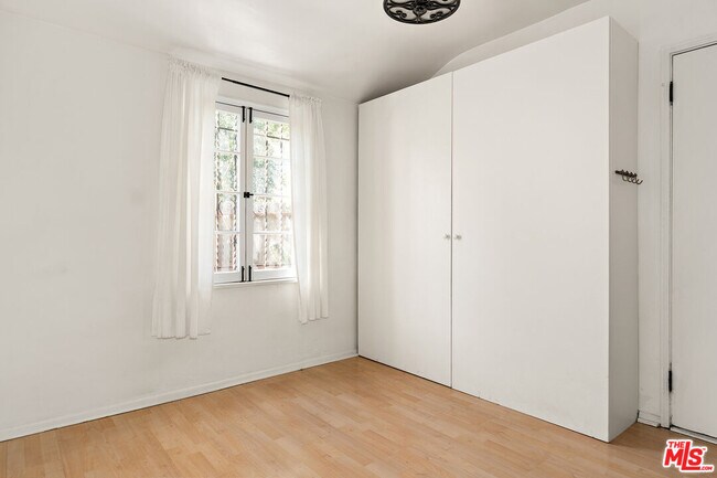 Foto del edificio - 3106 Silver Lake Blvd