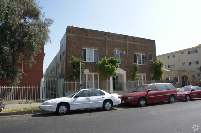 Building Photo - 5522 Sierra Vista Ave