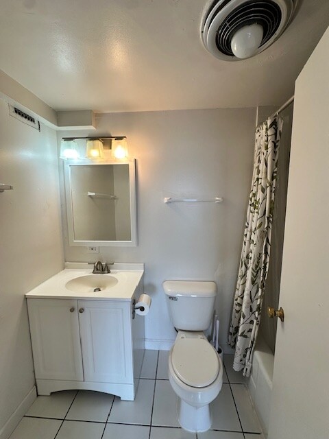 Foto del edificio - 1121 N Waverly Pl
