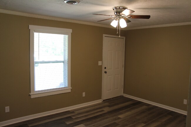 Building Photo - 697 Coventry Cir