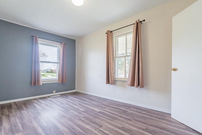 Foto del edificio - 721 E Cemetery Ave