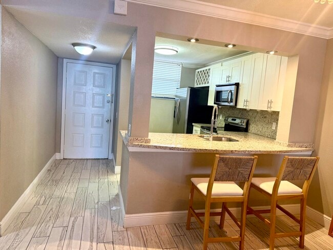 Building Photo - 111 Lake Emerald Dr