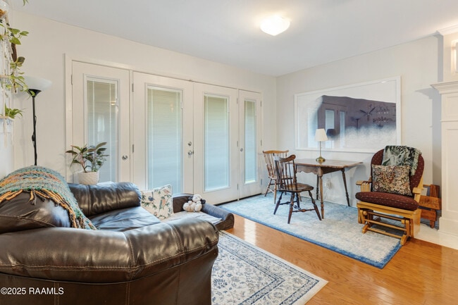Building Photo - 907 Omega Dr