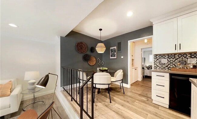 Building Photo - Amazing and Wonderful one bedroom Apartment .