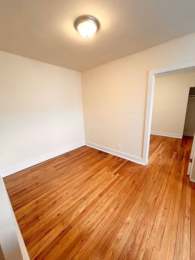 Foto del edificio - 2330 N Spaulding Ave
