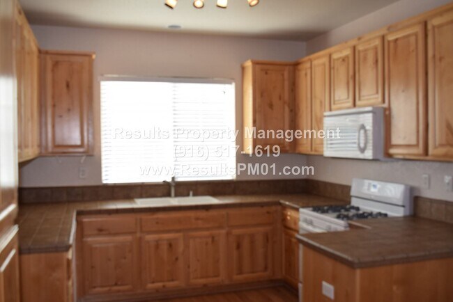 Building Photo - 3 br, 2.5 bath House - 1466 Grey Bunny Dr