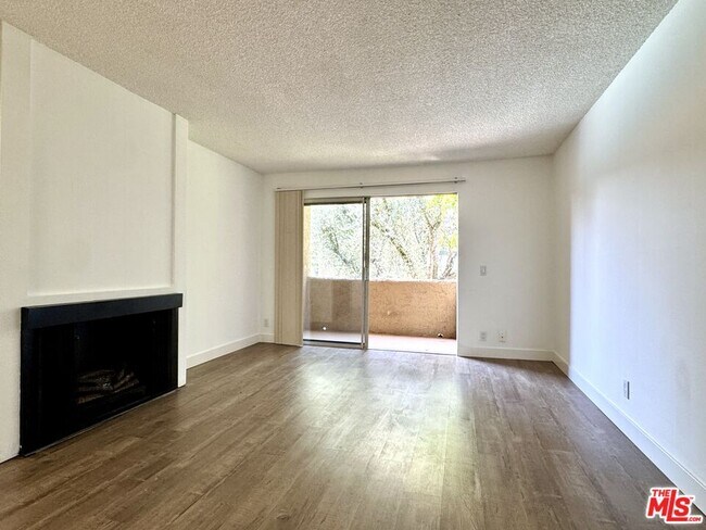 Foto del edificio - 15425 Sherman Way