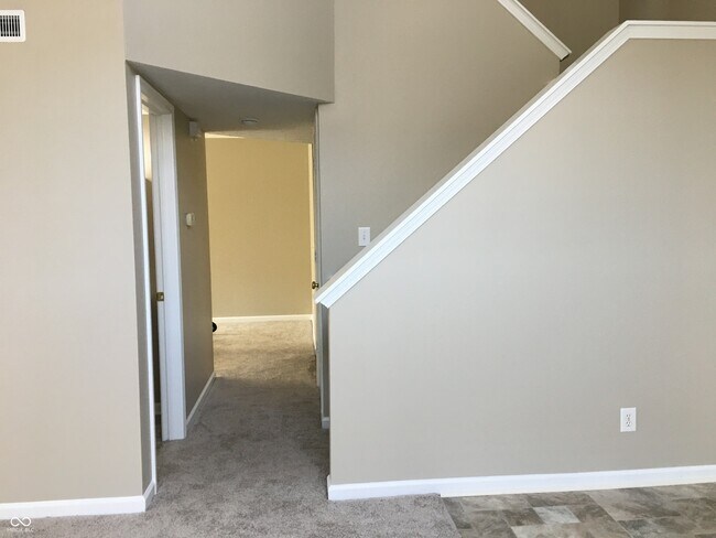 Foto del edificio - 8072 Birchfield Dr