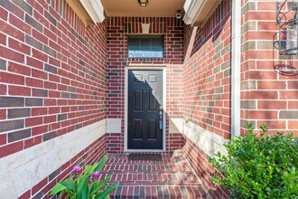 Building Photo - 5531 Drumlin Field Way