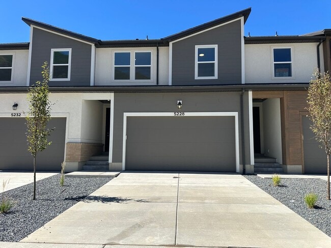 Building Photo - 5228 Acacia Dr