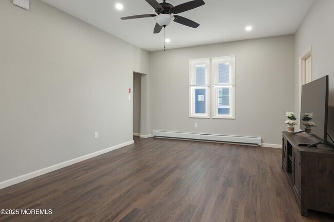 Building Photo - 603 2nd Ave