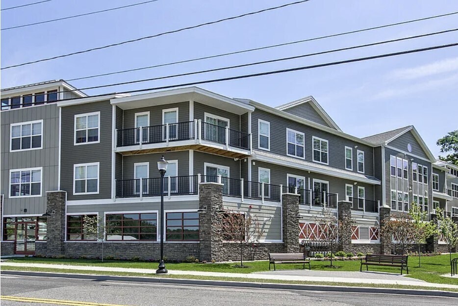 246 West Ave, Saratoga Springs, NY 12866 246 West Ave Saratoga