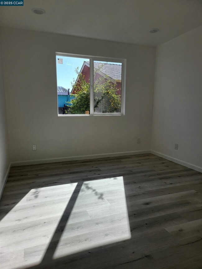 Foto del edificio - 2811 Tulare Ave