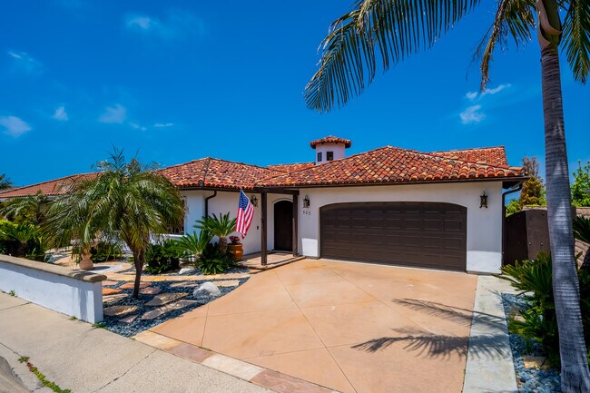 Building Photo - 307 Calle Dorado