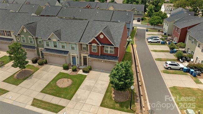 Building Photo - 1818 Fleetwood Dr