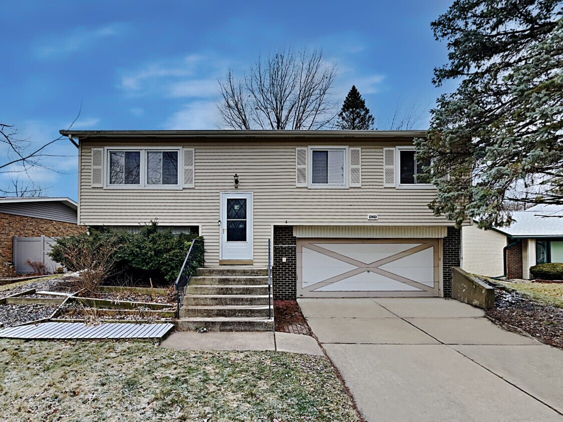 Primary Photo - 22822 Valley Dr