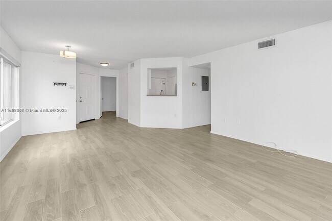 Foto del edificio - 2351 NW 33rd St