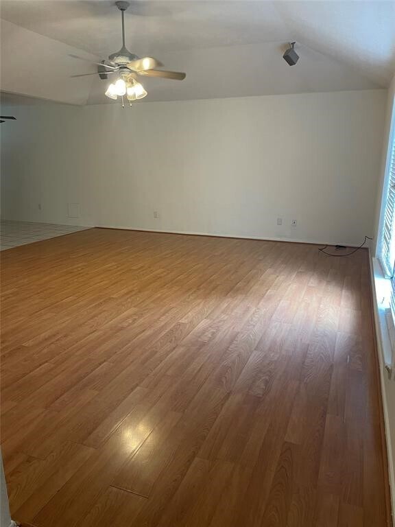 Building Photo - 313 Meadow Wood Ct