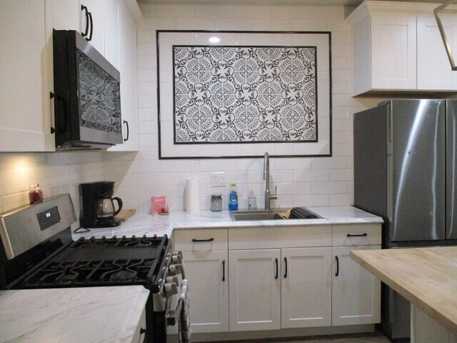 Kitchen - 113 W Janss Rd