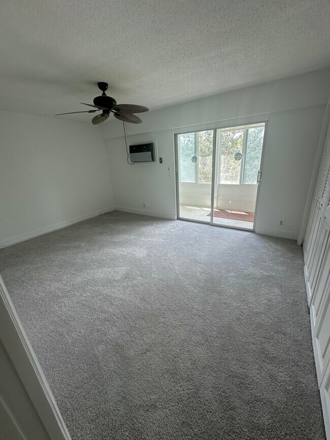 Building Photo - 205 Mansfield F