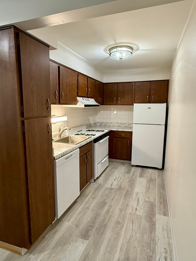 Building Photo - Roundtree Rentals
