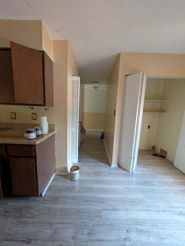 Foto del edificio - 9101 Cedarpark Ln NW