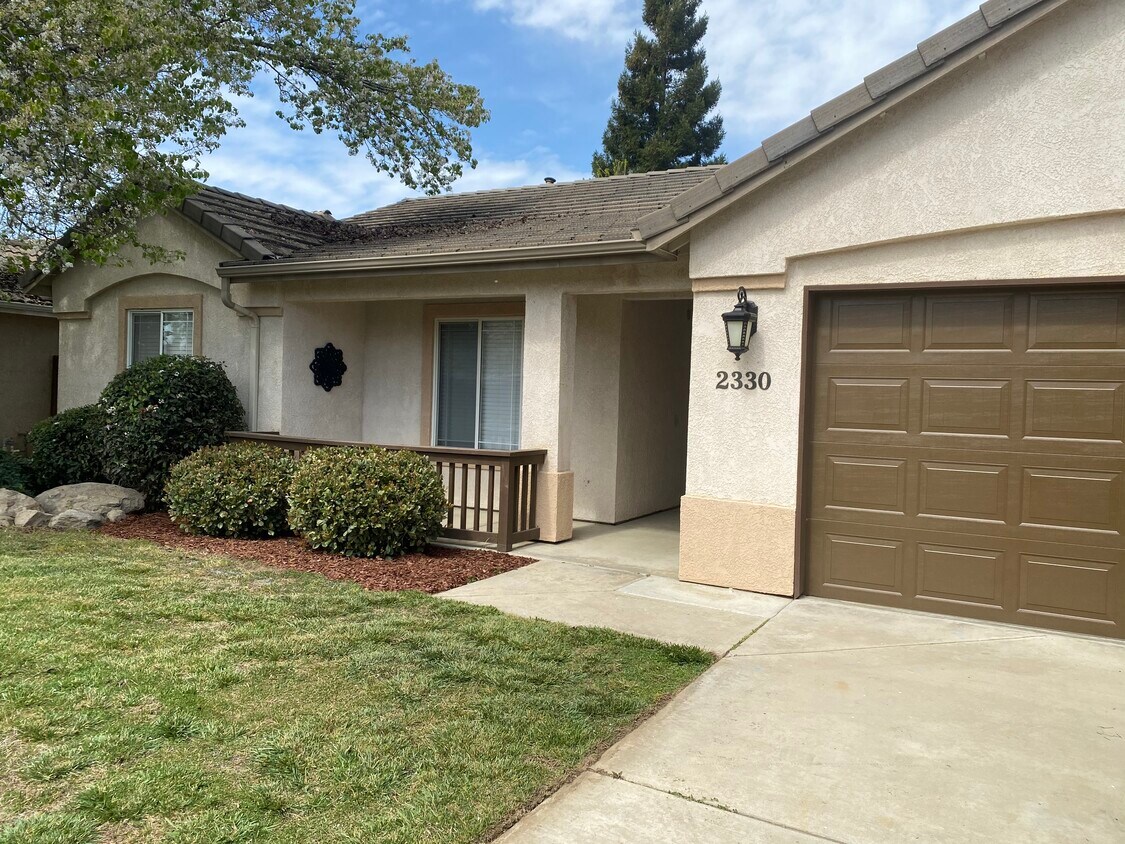 Clean and fresh ready to move in! - 2330 E Cherry Ave