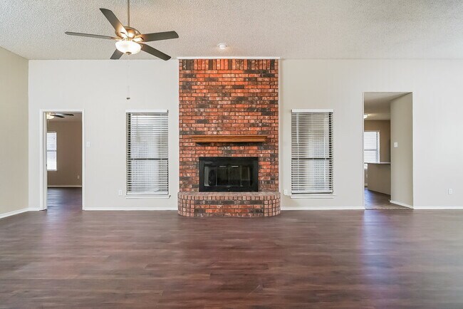 Foto del edificio - 812 Ironsides Ln