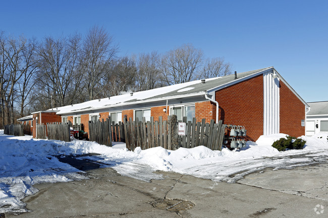 Building Photo - Laskey Manor