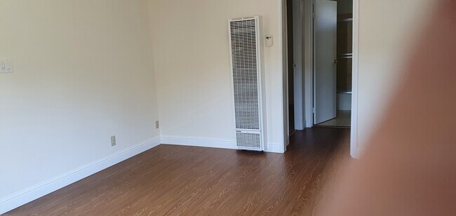 Building Photo - 2180 Carlmont Dr