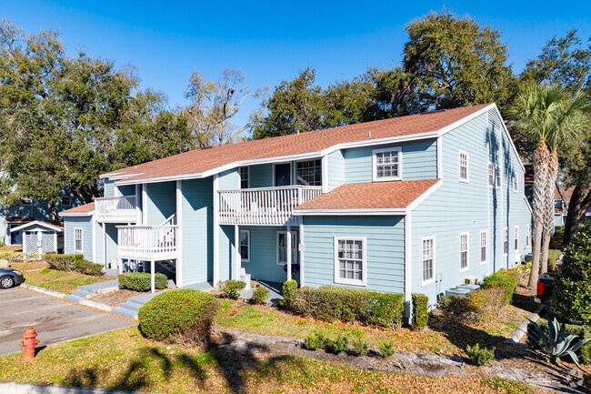 Building Photo - Pine Tree Apartments