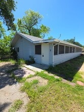 Building Photo - 2554 Beach Ln