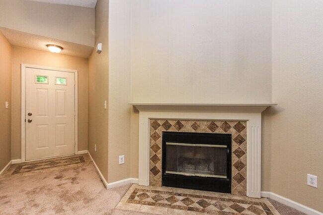 Building Photo - 15281 Ten Point Dr