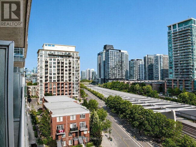 Photo du bâtiment - 1029 King St W