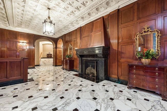 Foto del edificio - 3300 N Lake Shore Dr