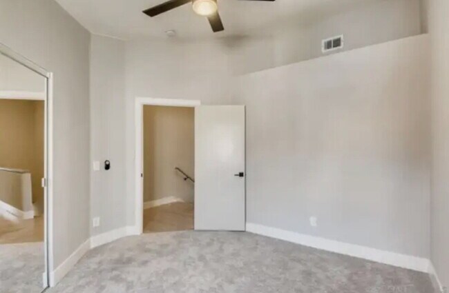 Building Photo - $3,600 - 3 Bed / 2.5 Bath Upgraded Townhome in The Knolls Community