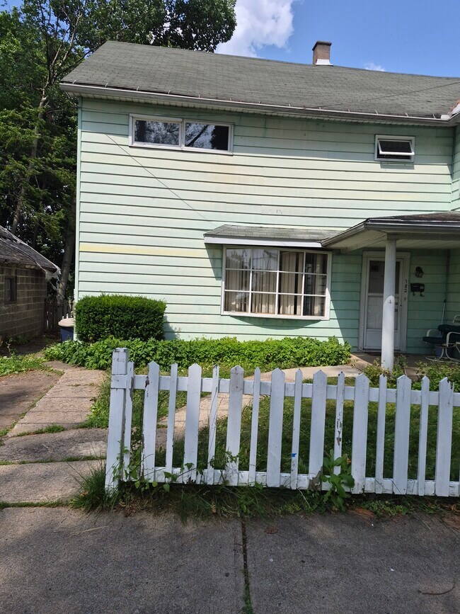 Building Photo - 182 Golden Ave