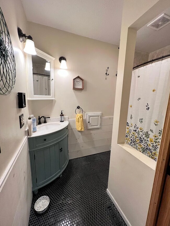 Foto del edificio - 418 Sargent Rd