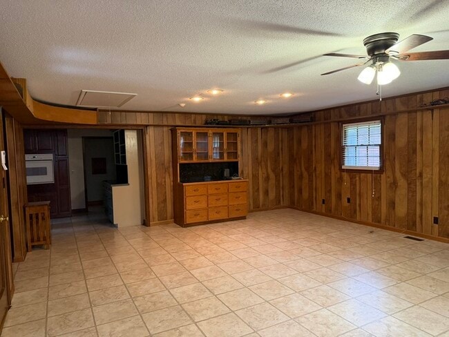 Building Photo - Brick Home
